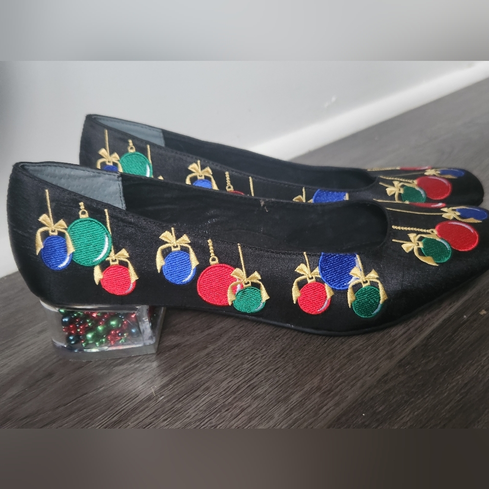 Great condition Christmas shoes size 8